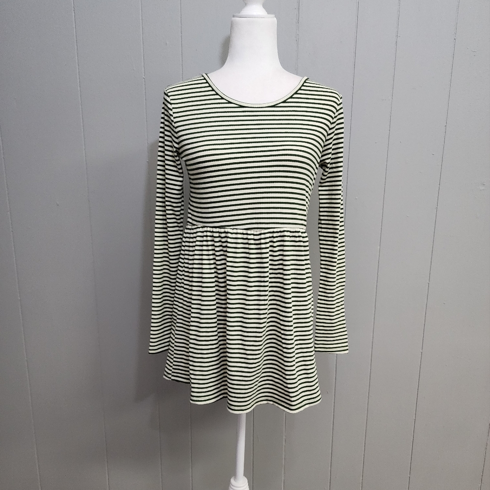 4/25$ Flamingo Urban Green Stripped Top Size S